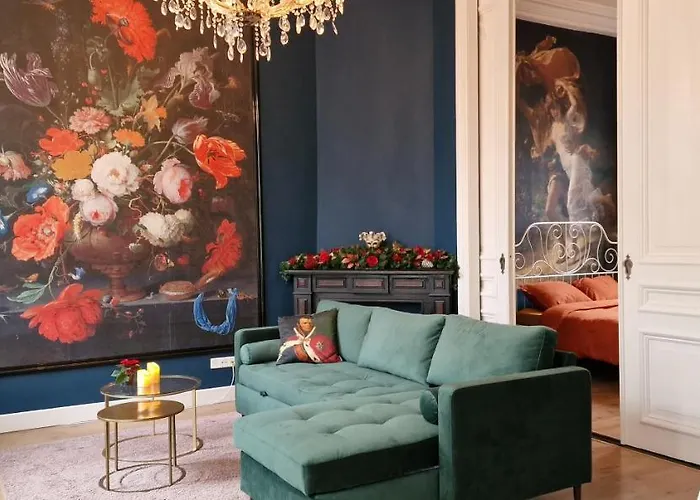 De Cosy Barock Met Gezellige Patio ! Bréda